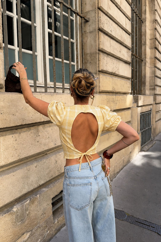 Blouse jaune dos nu