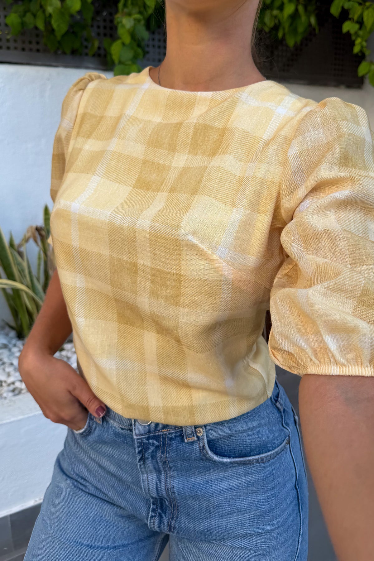 Blouse jaune dos nu