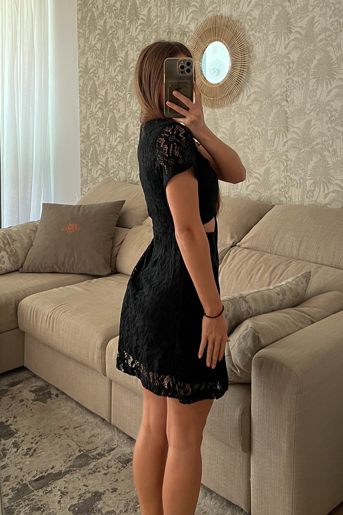 Robe ouverte dentelle noire