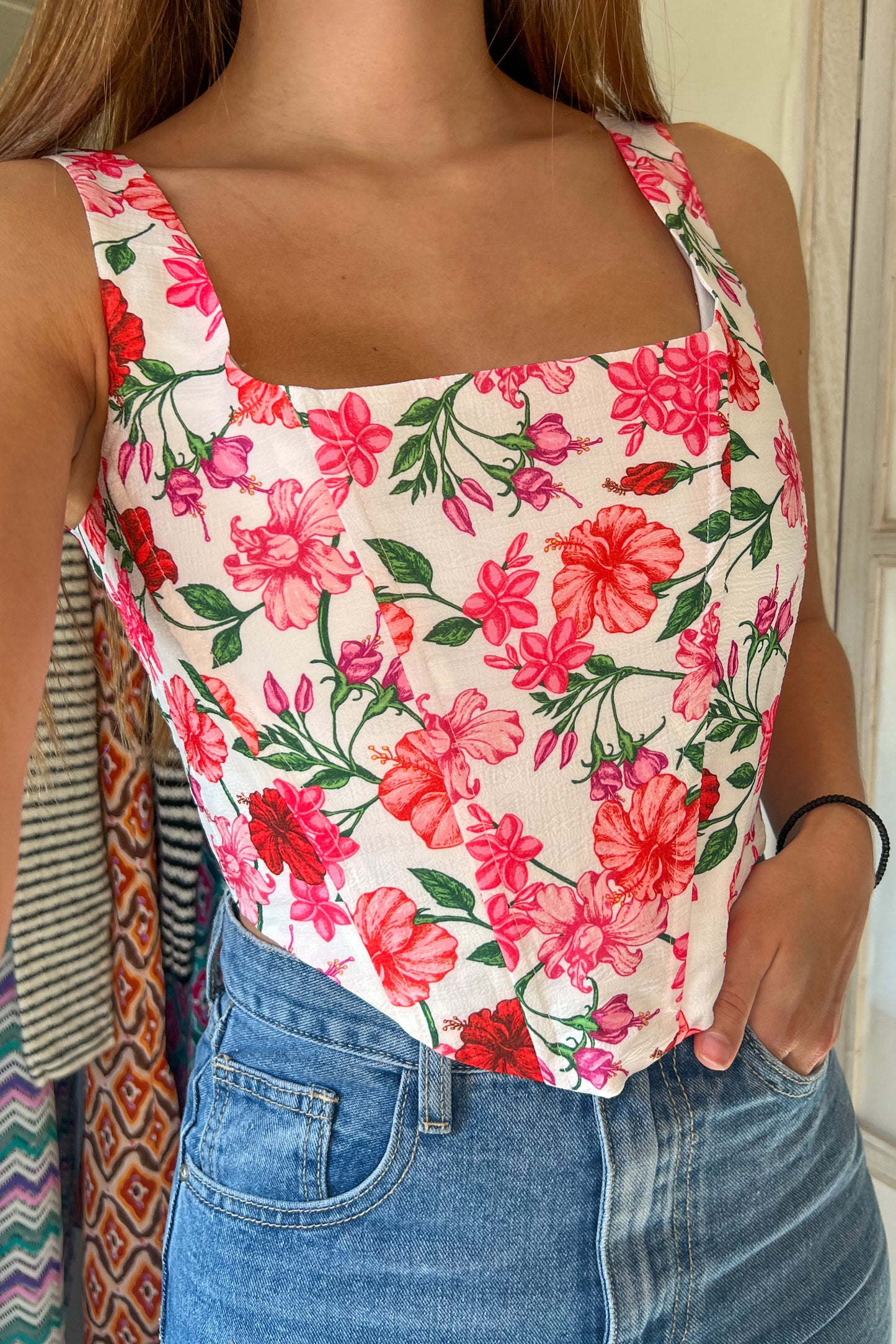 Top SUZANNE fleurs rouges