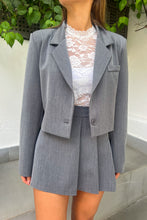 Charger l&#39;image dans la galerie, Crop blazer GRIS
