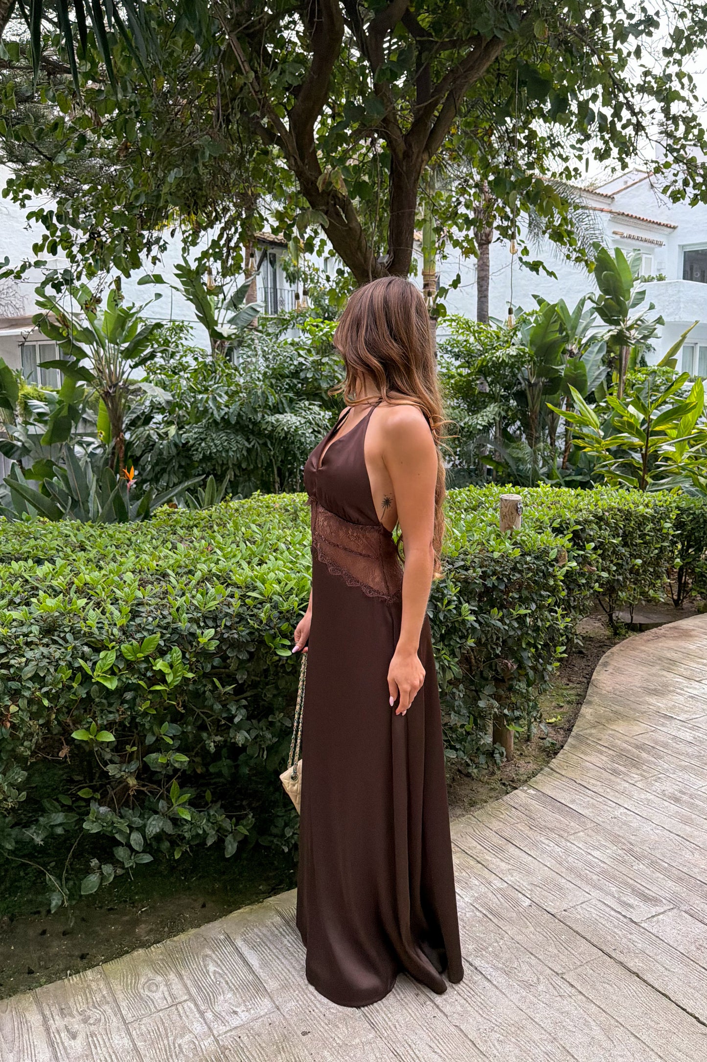 Robe satinée dentelle