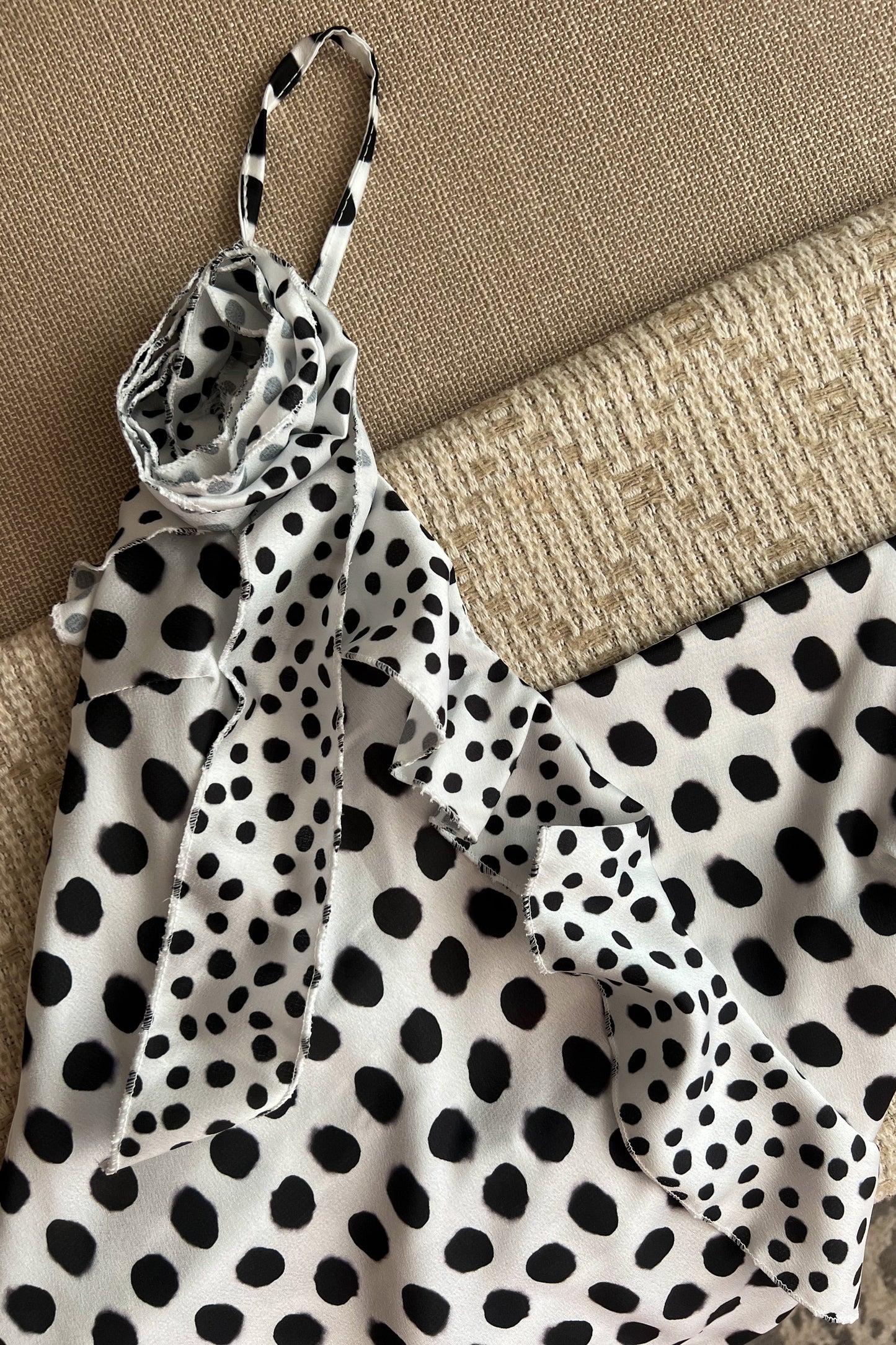 Robe longue satinée avec dos nu