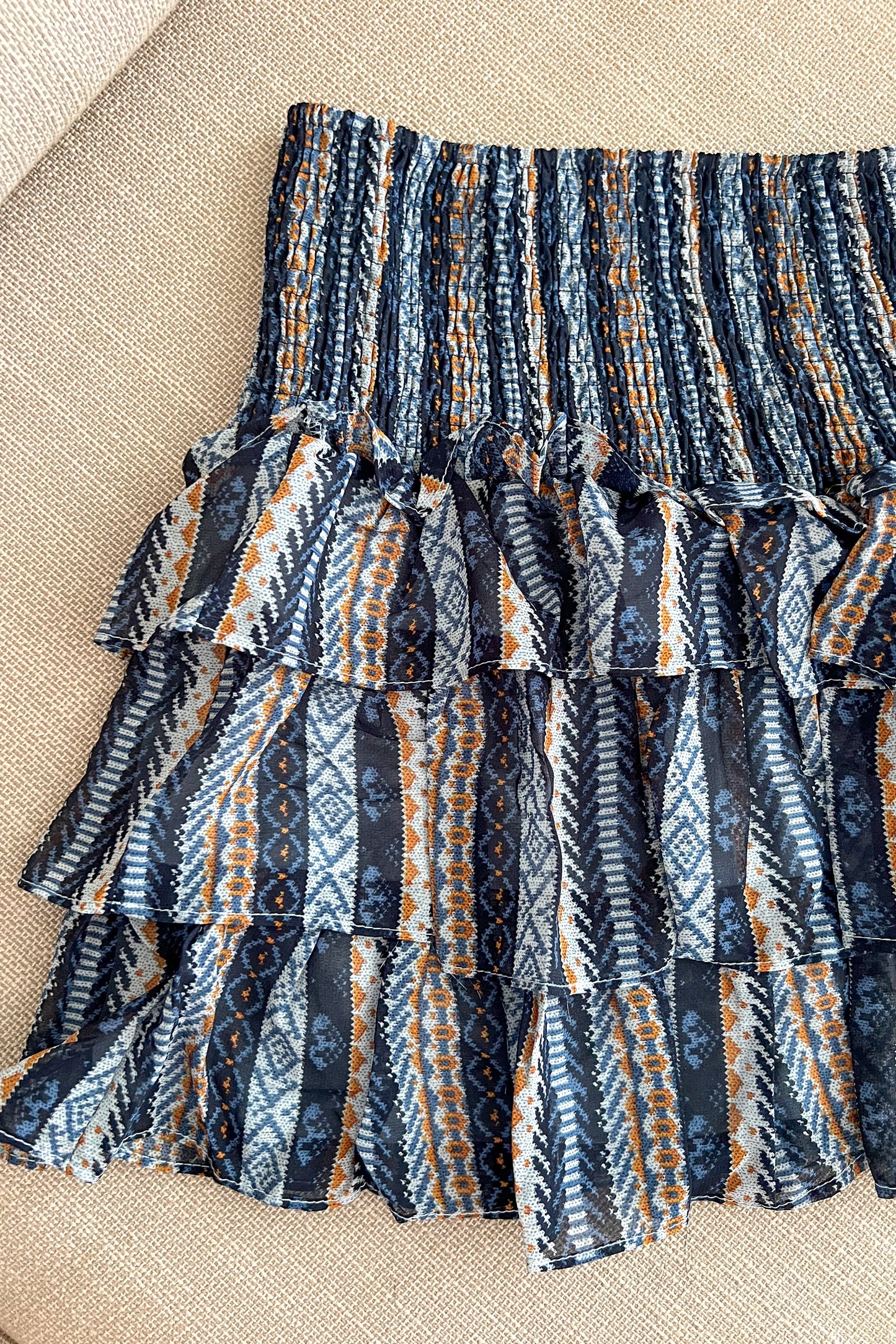 Jupe bleue à volants