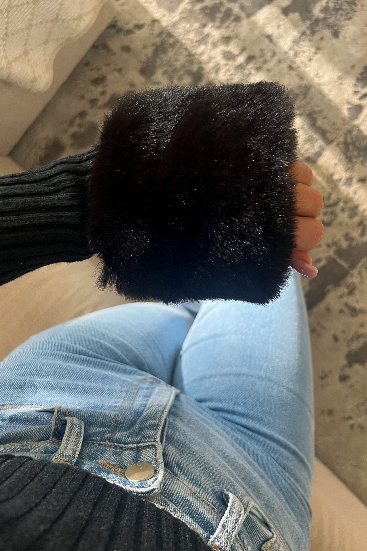 Pull manches fausse fourrure NOIR