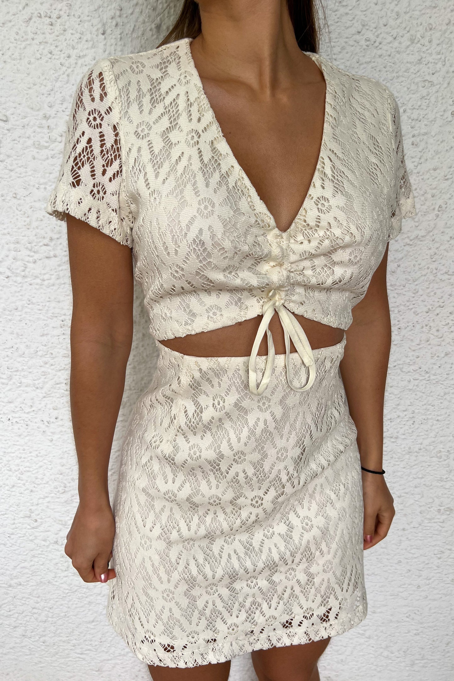 Robe ouverte dentelle blanche