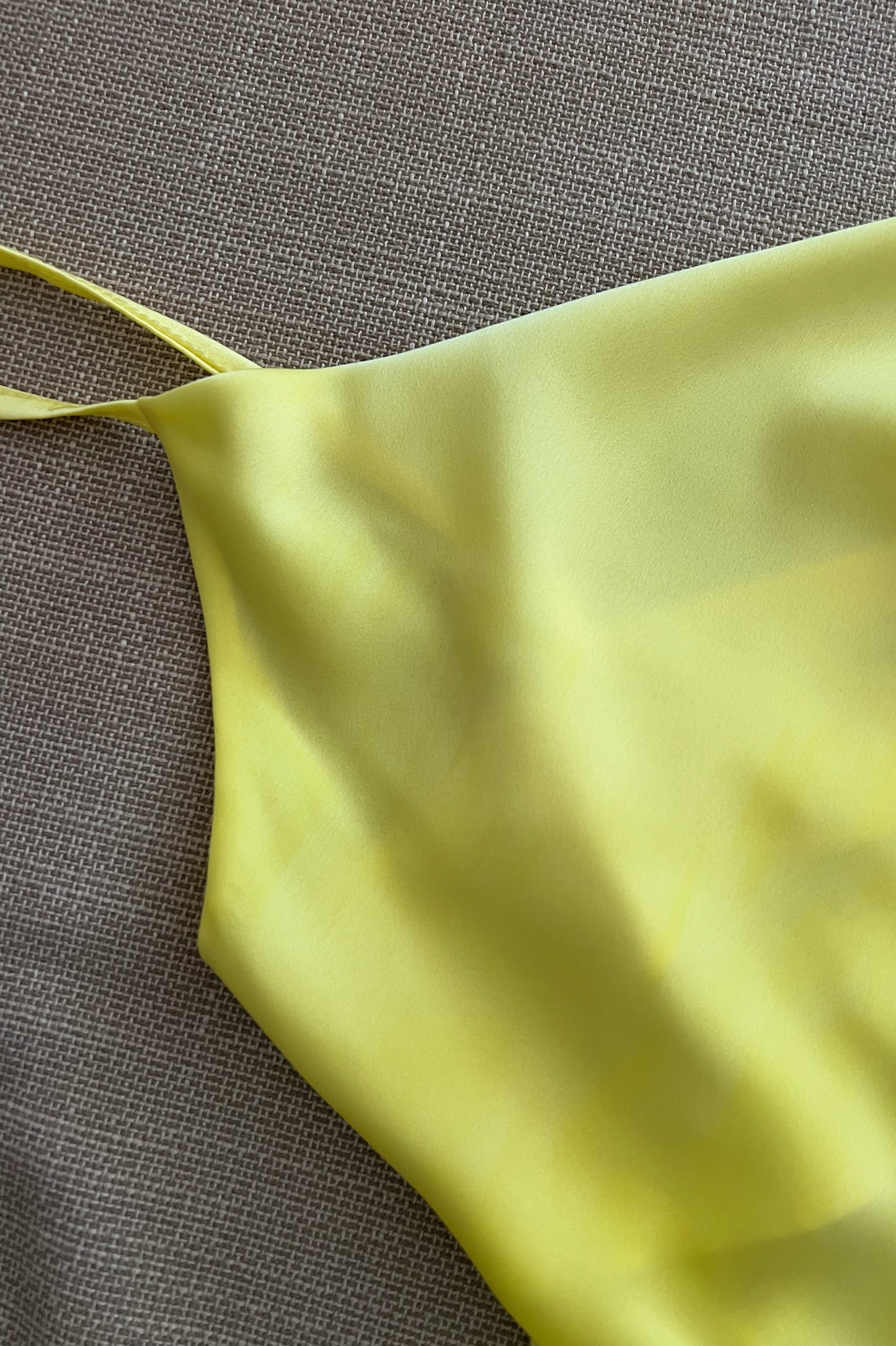 Top en satin JAUNE