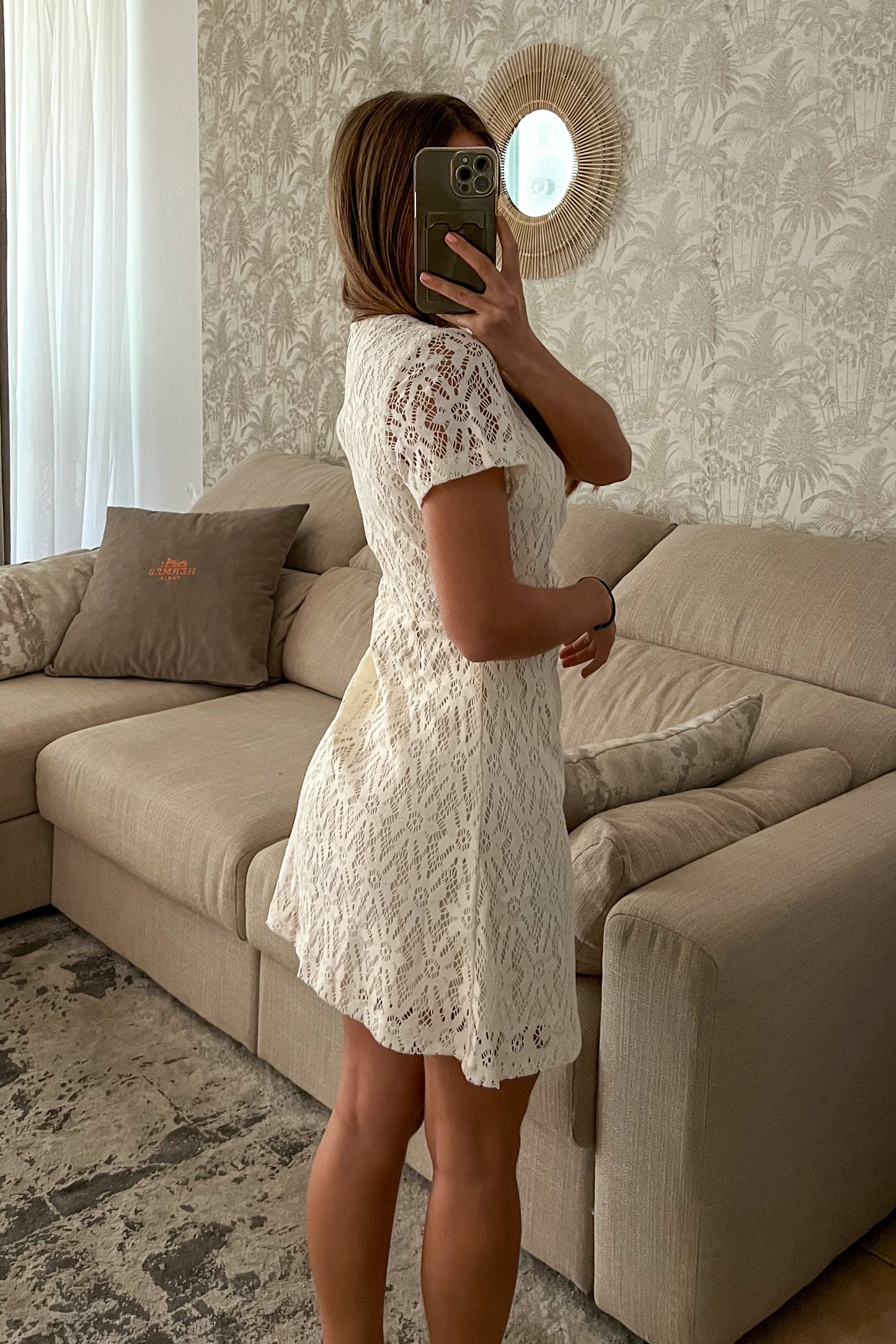 Robe ouverte dentelle blanche