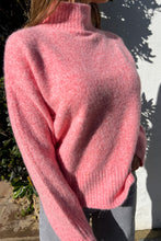 Charger l&#39;image dans la galerie, Pull col montant ROSE
