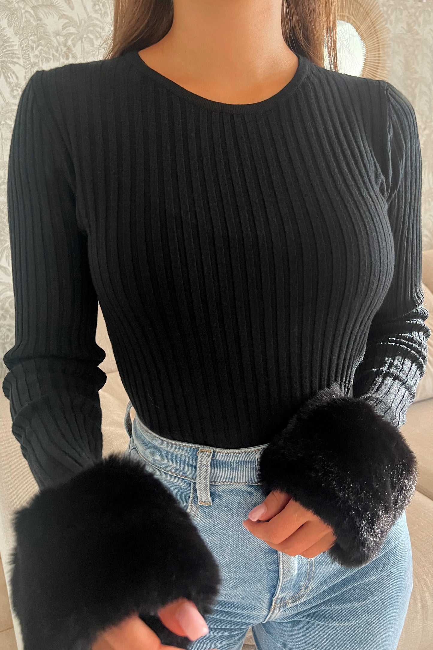 Pull manches fausse fourrure NOIR