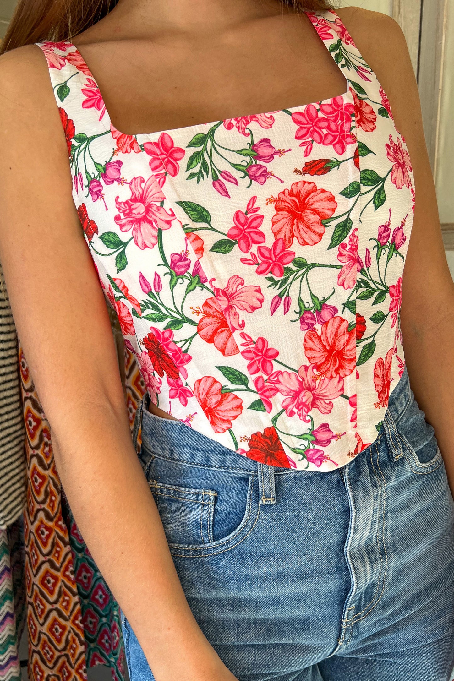 Top SUZANNE fleurs rouges