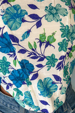 Charger l&#39;image dans la galerie, Top SUZANNE fleurs bleues
