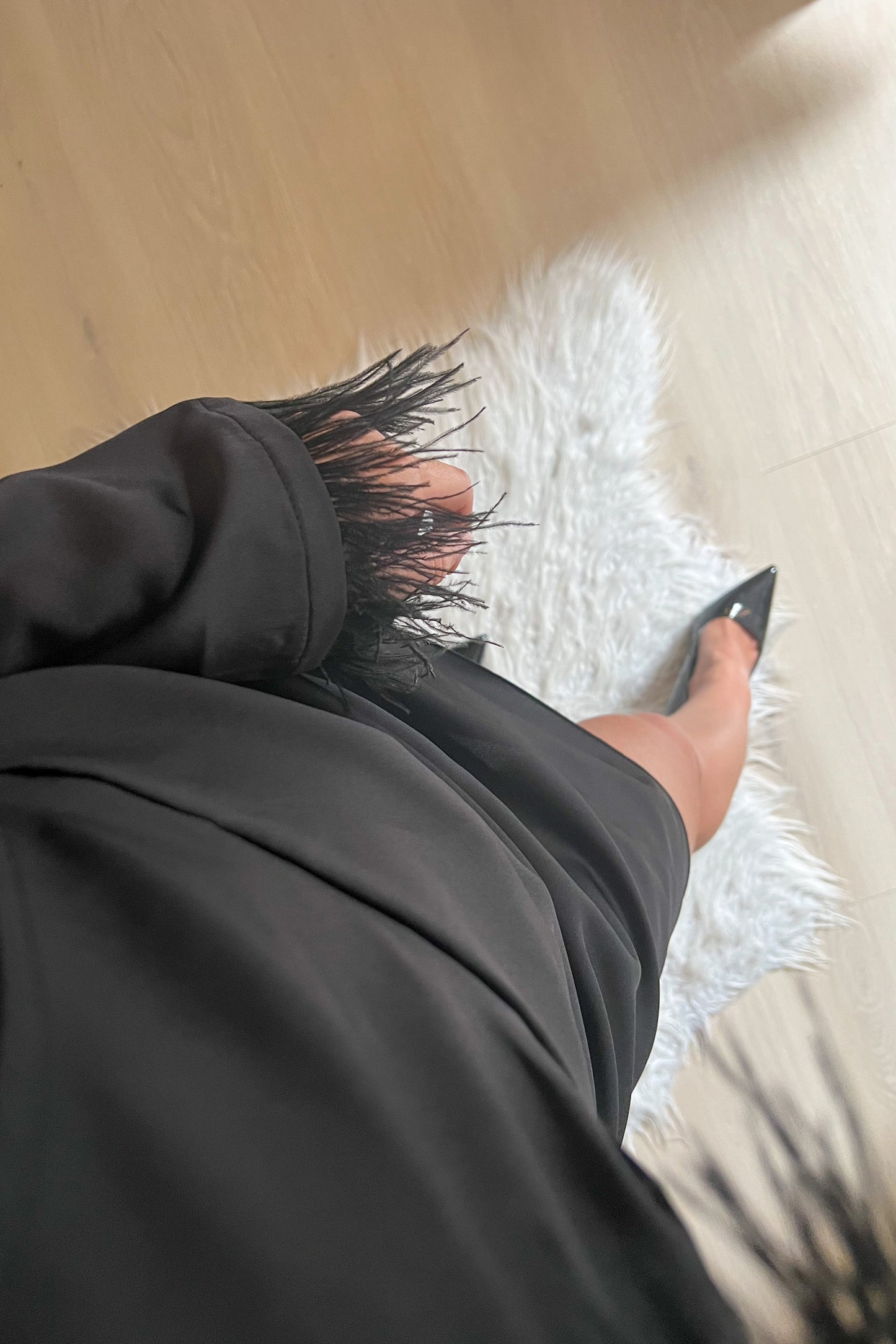 Robe satinée avec PLUMES